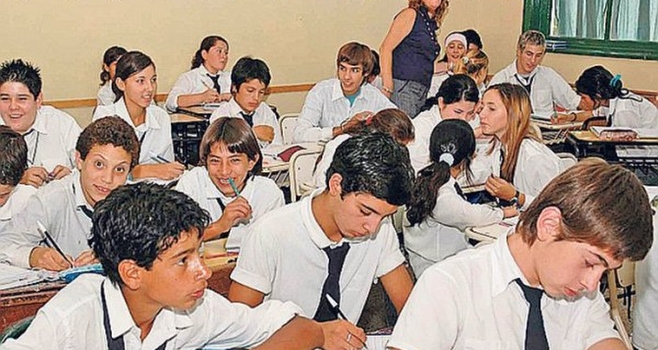La Provincia envió cartas documento a 21 colegios privados de Campana y 13 de Zárate por deuda de aportes