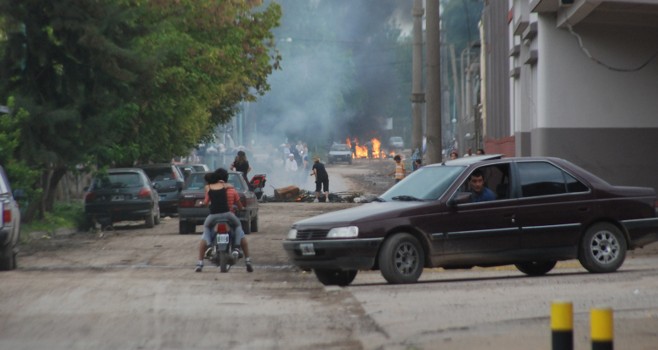 Continua el malestar de los barrios zarateños contra el municipio