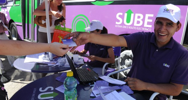 Con una tarjeta SUBE podrá pagar el viaje más de una persona