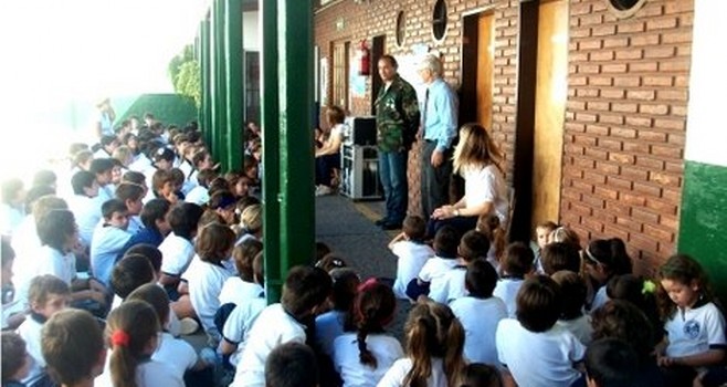 Homenaje en el Colegio Privado San Roque de Campana a héroes de Malvinas