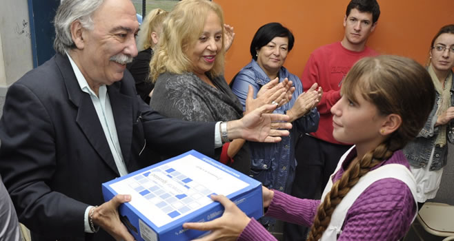 El Programa "Conectar Igualdad" llega a la E.S.B. n°  13 del Bo.San Cayetano de Campana