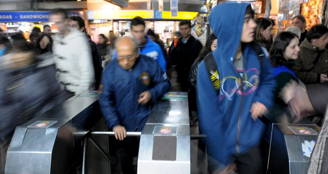 Subte: los trabajadores liberaron molinetes