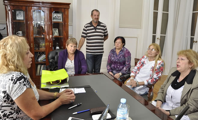Docentes que participaron de la Feria de Ciencias y Tecnología visitaron a la Jefa Comunal Stella Giroldi