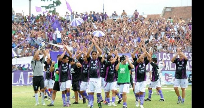 El "Viola" defiende la punta del torneo el lunes desde las 14 hs. en Campana