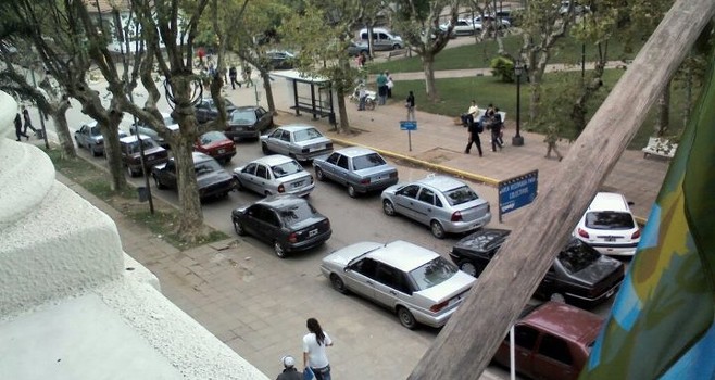 Masiva manifestación y concentración de taxistas y remiseros por la inseguridad en Zárate