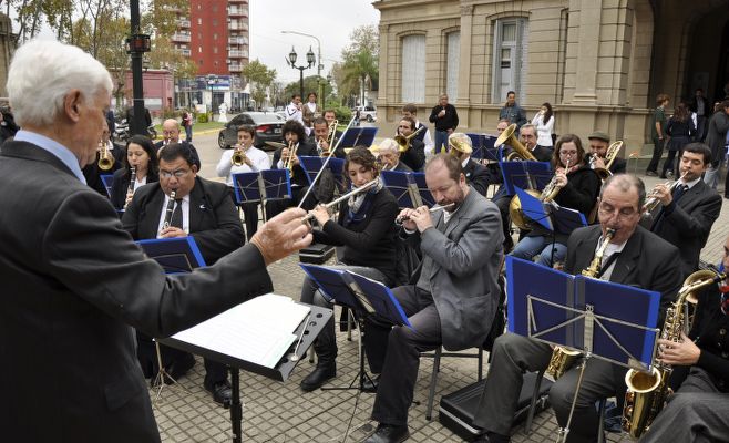 Campana conmemoró el 202° Aniversario de la Revolución de Mayo