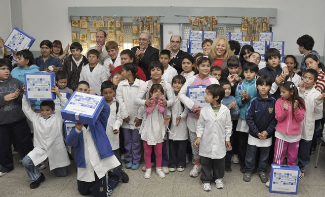 Stella Giroldi entregó las netbooks del Plan “Conectar Igualdad” en la Escuela N° 501