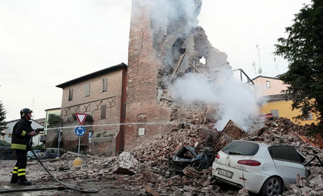 El primer ministro italiano visita la zona afectada por el terremoto tras otra noche de réplicas
