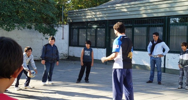 Charla sobre Rugby en la Escuela N° 3 "Enrique Rocca" del barrio Las Acacias de Campana