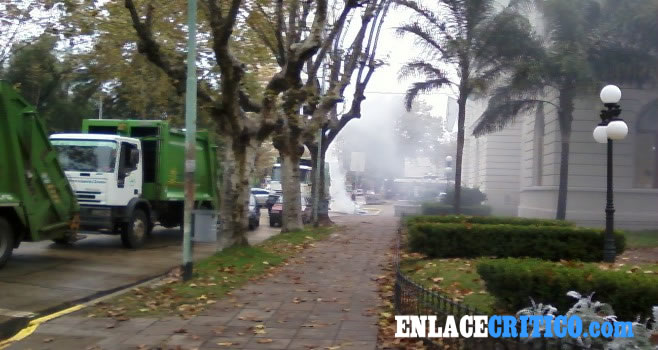 Reclamo de los recolectores de residuos frente a la Municipalidad