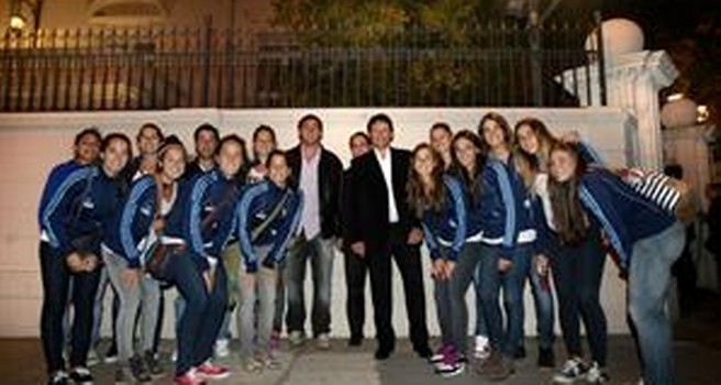 Miguel Mayol recibido en la Embajada Británica