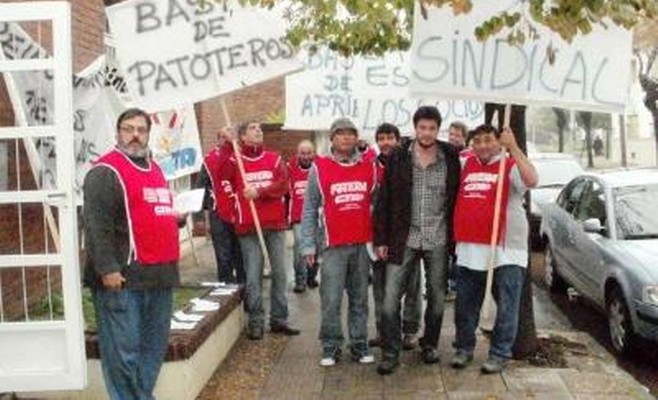 ¡ Basta de aprietes! ¡Basta de Patoterismo!