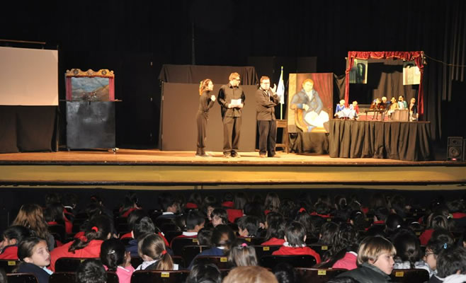 Los chicos completaron el Teatro Coliseo para ver  “Manuel Belgrano, Ensayo General”