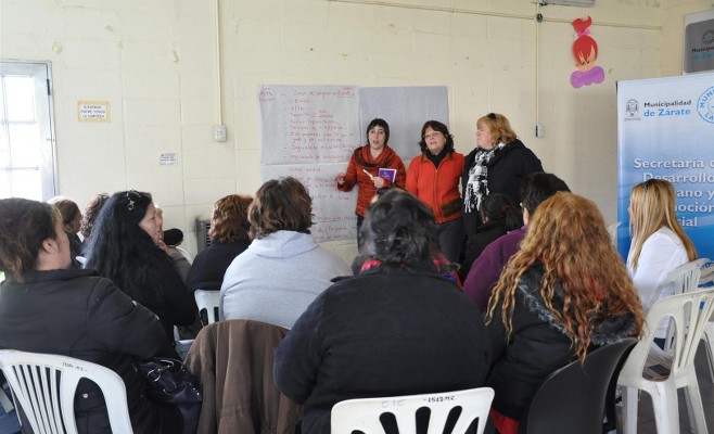 Entrega de tarjetas del "Plan más vida"