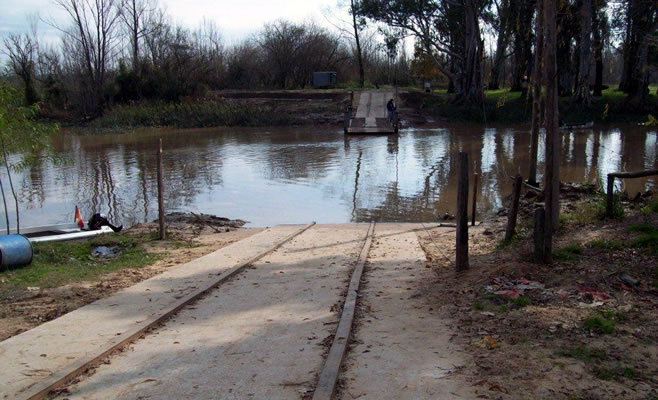 Se construyeron rampas de hormigón y un alteo de acceso en el Canal Alem