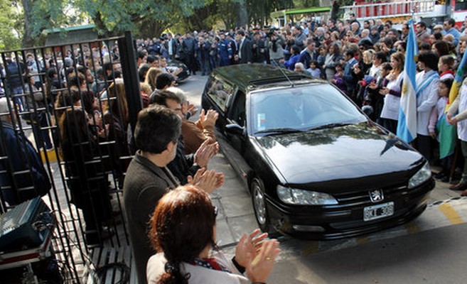 ¡Hasta siempre Jorge! Un ciudad acongojada acompañó el cortejo hacia el cementerio de Campana