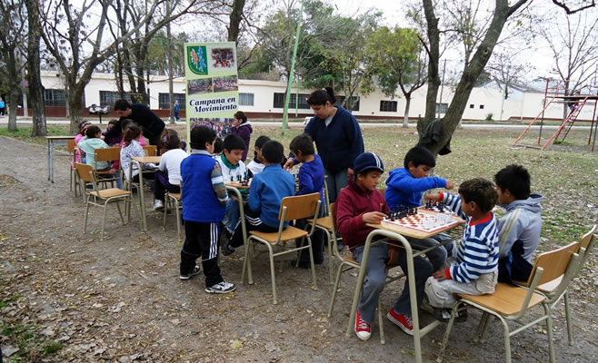 Se desarrollaron las Jornada de Ajedrez y Caminatas al Aire Libre en el barrio Otamendi