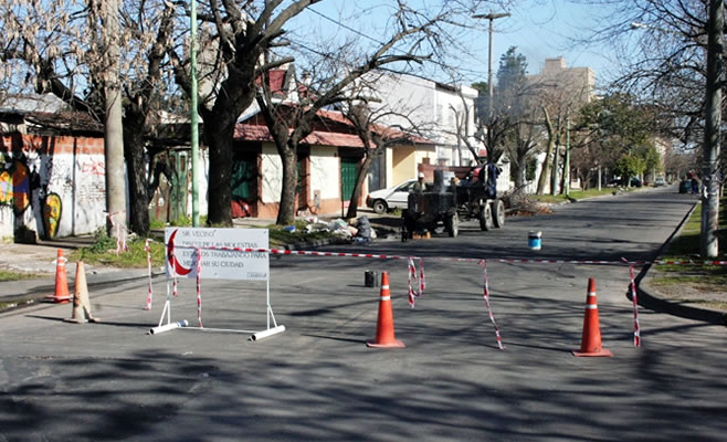 Realizó obras de tomado de juntas en calle 25 de Mayo desde Rawson y hasta Balcarce
