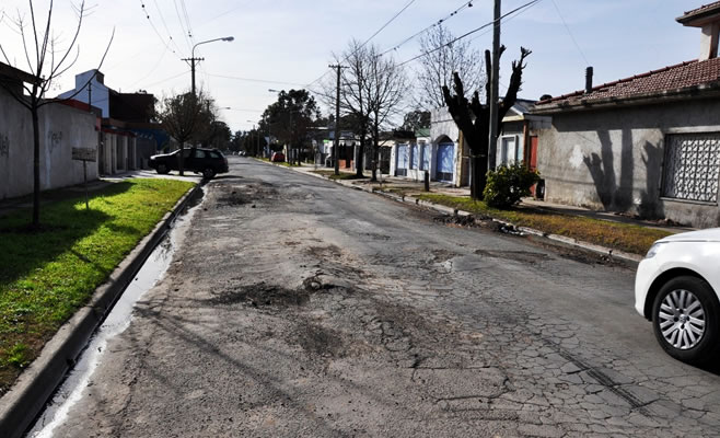 Obras Públicas del Municipio comenzará la reconstrucción de la carpeta asfáltica en calle Aguiar