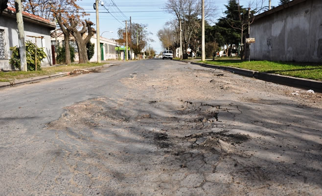 Obra de reconstrucción de la calle Aguiar del Barrio Ariel del Plata