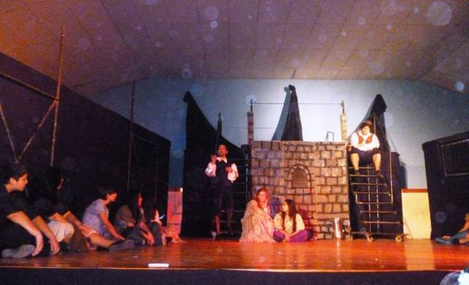 Exitosa presentación de la obra teatral “Don Quijote, el hombre de la mancha”
