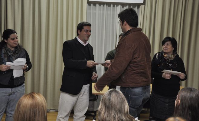 El Municipio de Campana entregó más de 50 nuevas becas a estudiantes que viajan a Capital Federal