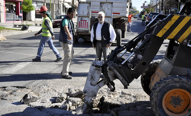 El Arq. Lisi brindó detalles del trabajo realizado en la bocacalle Av. Mitre y Rawson