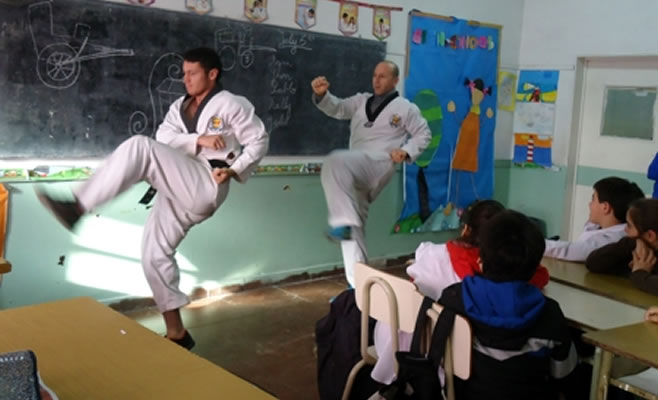 Charla y Exhibición de Taekwondo en la Escuela N° 17