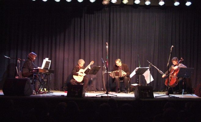 “Tango sin riendas” se presentó en el Teatro Municipal “Pedro Barbero”