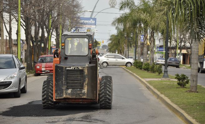 Tareas de reacondicionamiento en la Av. Rivadavia