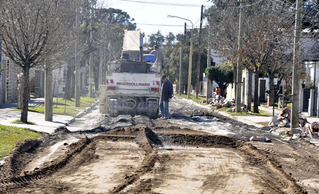 “La pavimentación de la calle Aguiar, del barrio Ariel del Plata, es sin costo alguno para los vecinos”