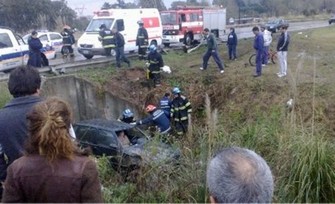Otro saldo del diluvio de ayer. Mujer se despista en ruta 6