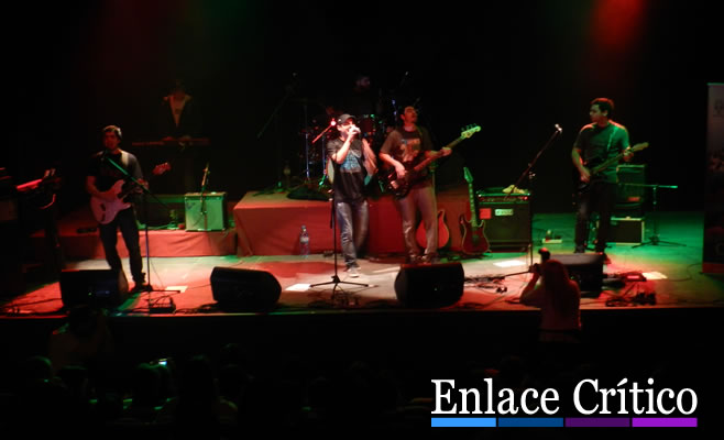 Dr Prófugo le puso calor y rock al Forum Cultural