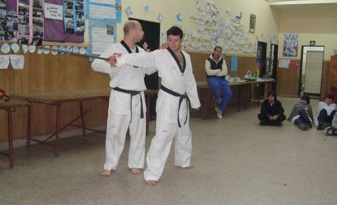 Charla y Exhibición de Taekwondo en la Escuela N° 22 de Campana