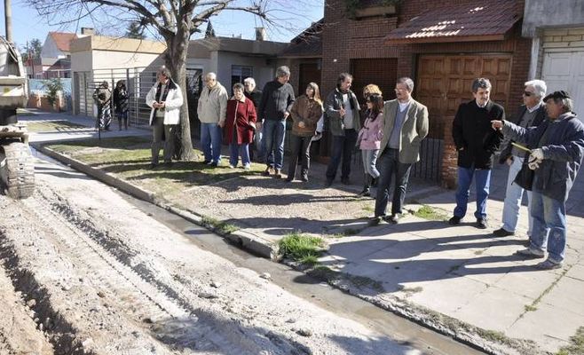 Autoridades Municipales recorrieron las obras de reconstrucción de la carpeta asfáltica de calle Aguiar