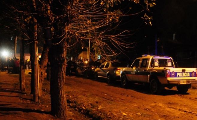 Quisieron organizar su propio festejo y entraron a robar en una fiesta de cumpleaños. Un detenido