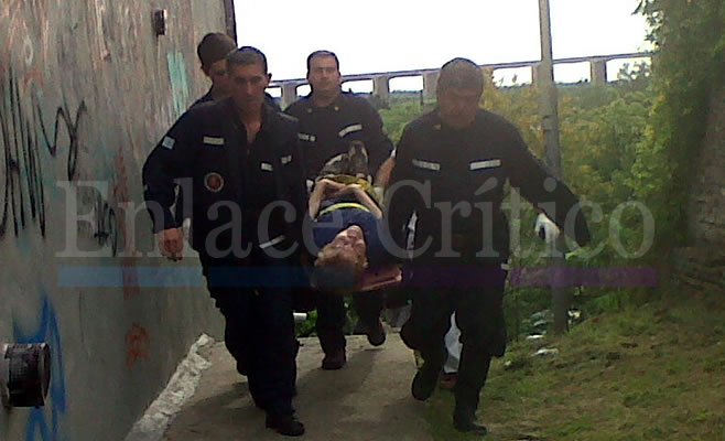 Anciana arrojada por una escalera tras ser asaltada