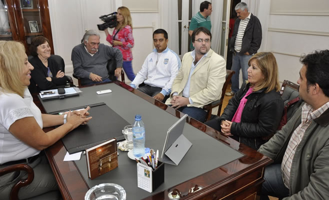 Giroldi se reunió con integrantes del Ballet Martín Fierro tras la exitosa gira por México