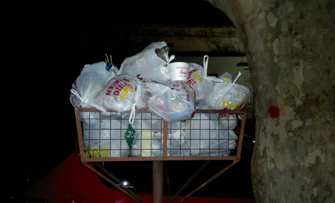 Y la basura... sigue en la calle