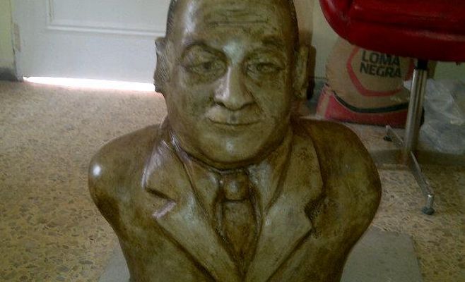 Se descubrió el busto del ex intendente Oscar Morano en Plaza Mitre