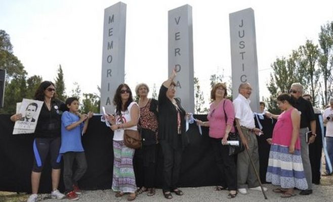 "Hoy más que nunca, 30.000 compañeros desaparecidos PRESENTES !!!"