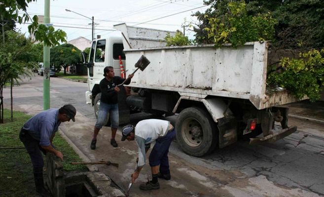 El Municipio realizó la limpieza de desagües, cámaras y bocas de tormenta para evitar anegamientos e inundaciones