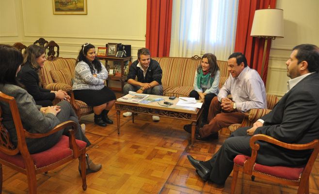 Cáffaro recibió al canillita agredido de El Debate Emanuel Gasman