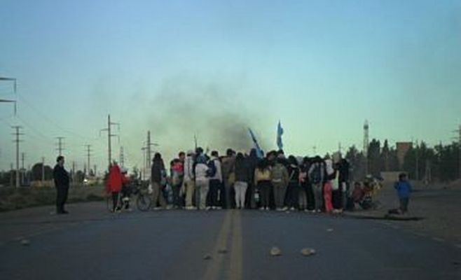 Manifestantes de UOCRA cortaron ruta 9