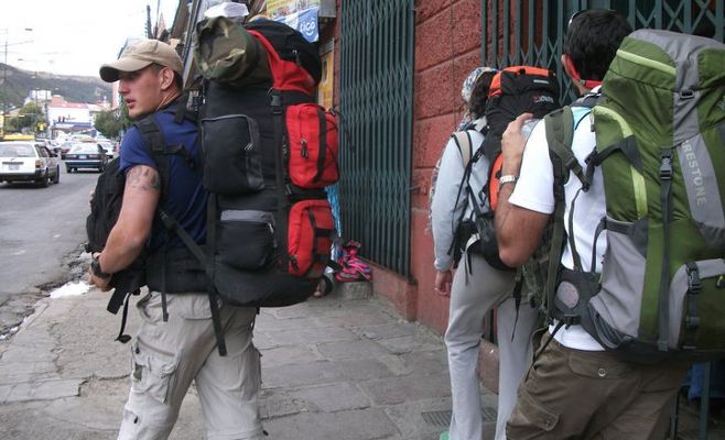 Ingresando a pie por la frontera peruana