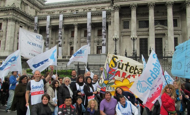 SUTEBA Zárate se movilizó a la Casa de la Provincia de Buenos Aires