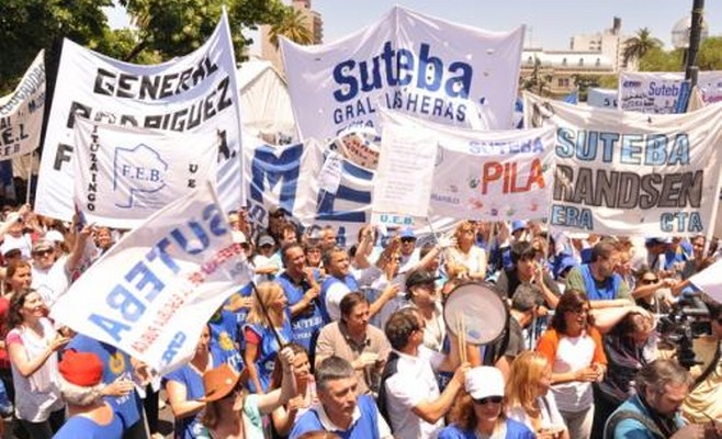 Docentes de FEB y SUTEBA se movilizan contra el ajuste a la educación