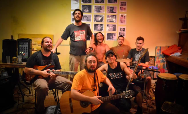 Acaraeperro junto a Las Manos de Filippi