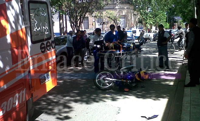 Choque Moto 3 de Febrero y Rivadavia (1)
