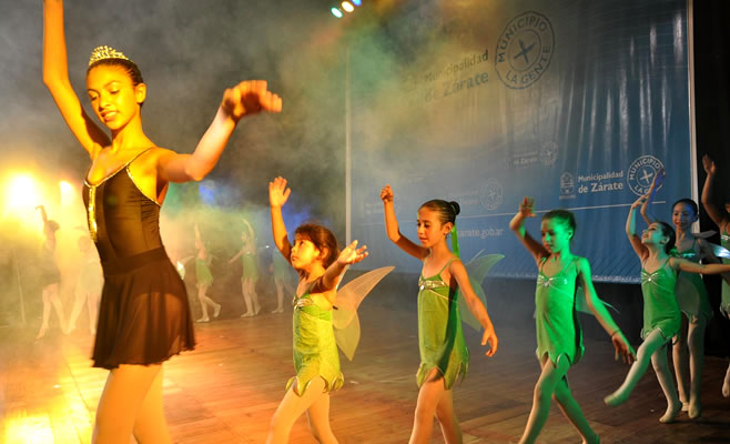 Muestra de los talleres de Danzas Clásicas y Contemporáneas y de Danza-Teatro